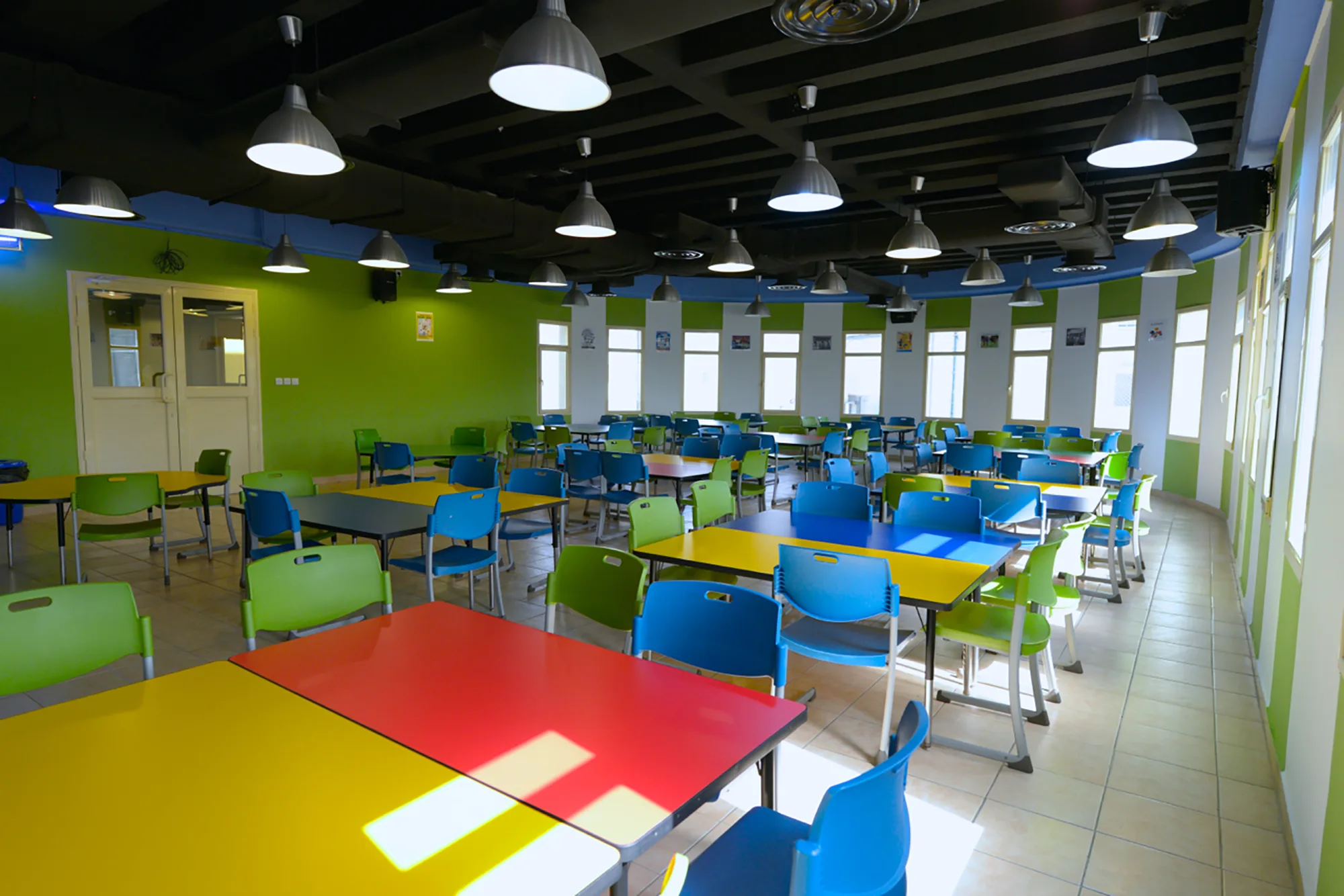 Cafeteria with<br> a central kitchen
